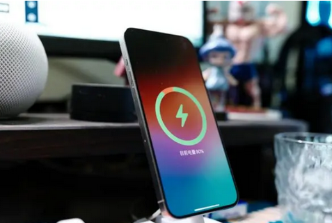 南票苹果15换屏服务分享用什么充电器给iPhone15充电更好 